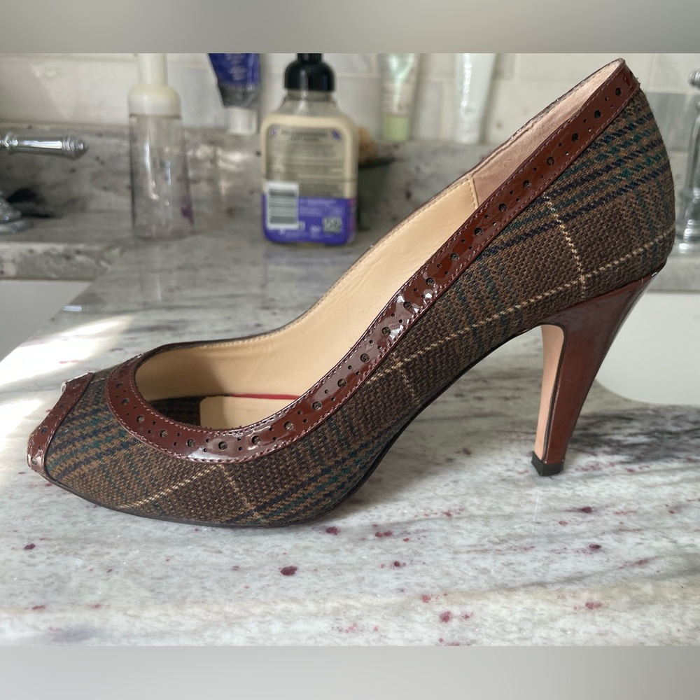 🤎🤍 Johnston & Murphy Brown plaid and patent high heels. EUC w box. 🤎🤍